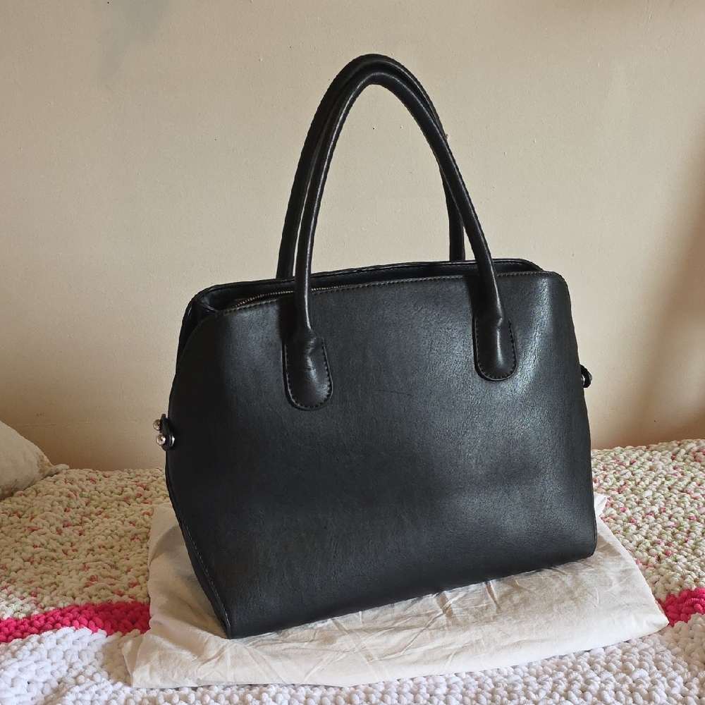Elegant Black Handbag